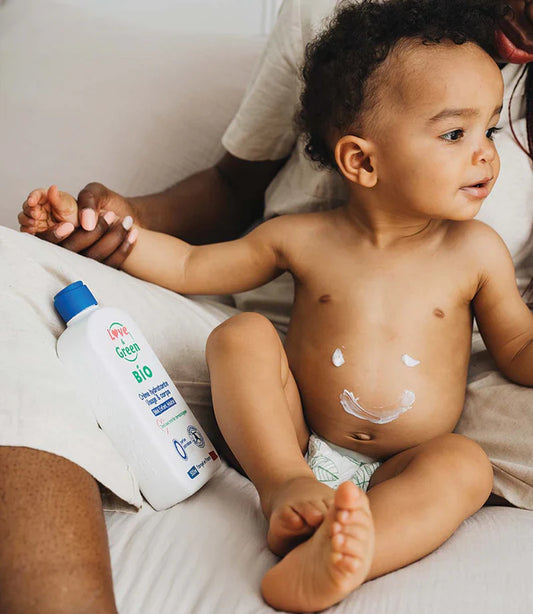 Routine bébé : les gestes doux pour prendre soin de sa peau au naturel
